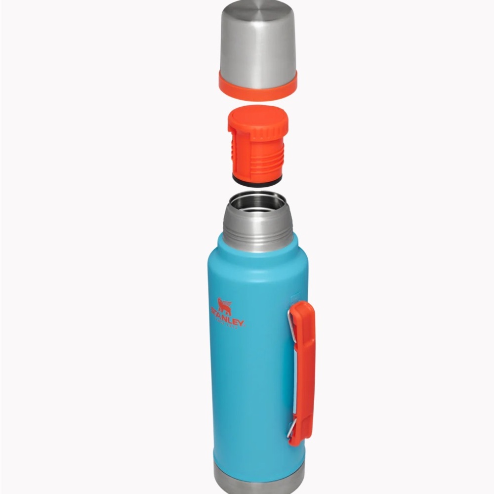 Stanley Aqua and Red Insulated Bottle CLASSIC LEGENDARY BOTTLE | 1.5 QT - Picture 3 of 5